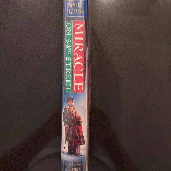 Miracle on 34 th st VHS - Picture 2 of 4